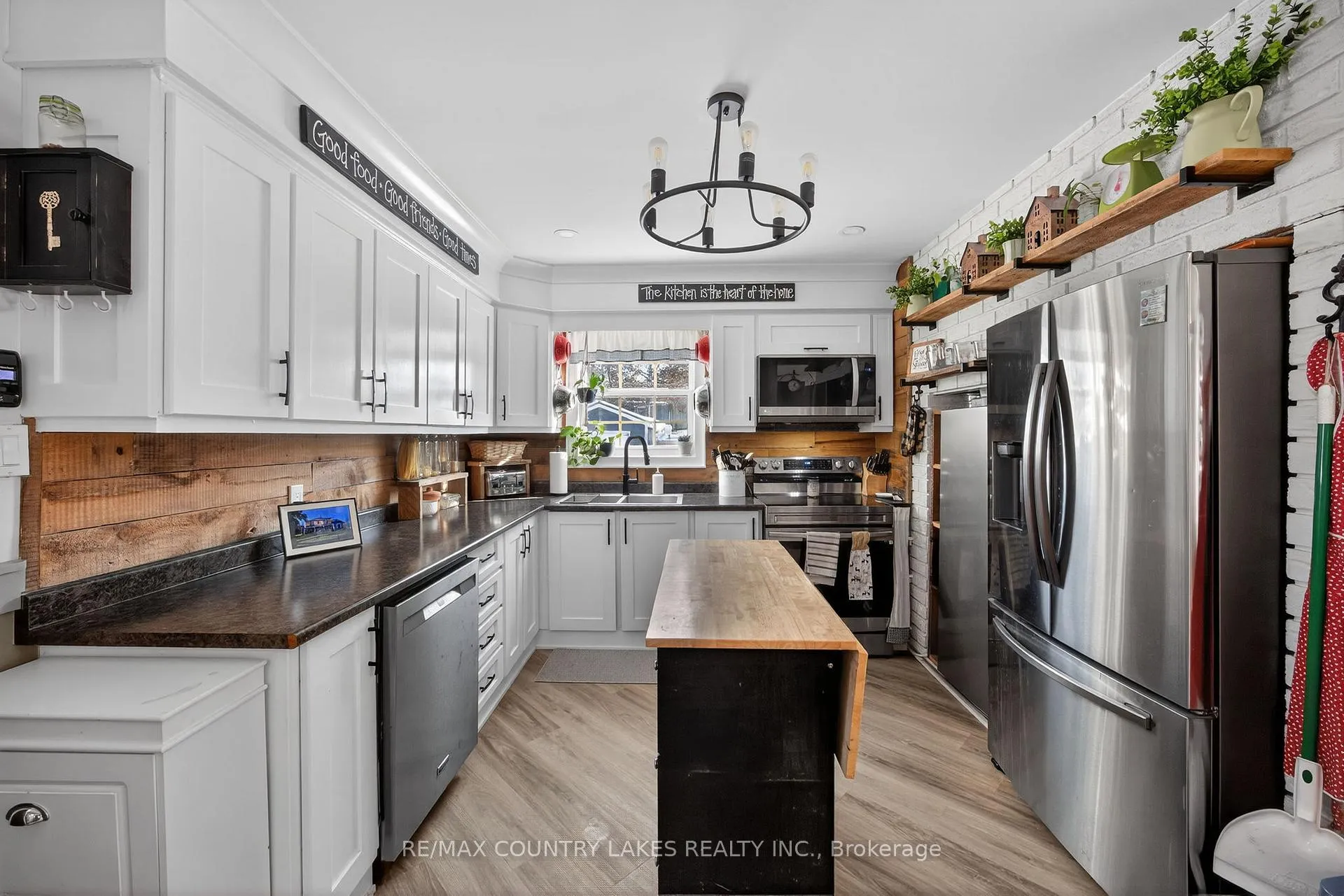 Photo 7 of 672 Simcoe Street, Brock, Beaverton — HOMEH