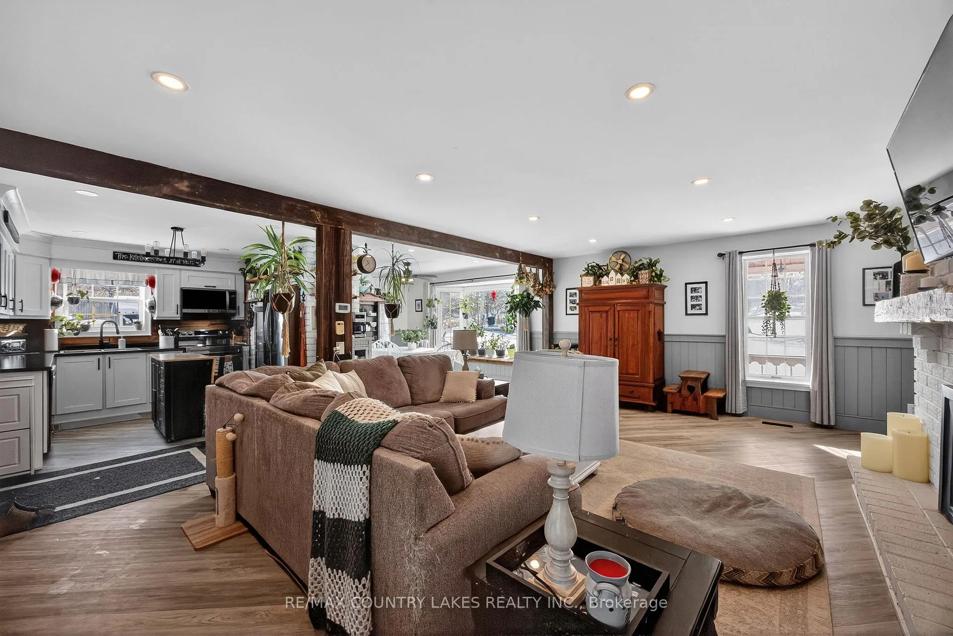 Photo 10 of 672 Simcoe Street, Brock, Beaverton — HOMEH
