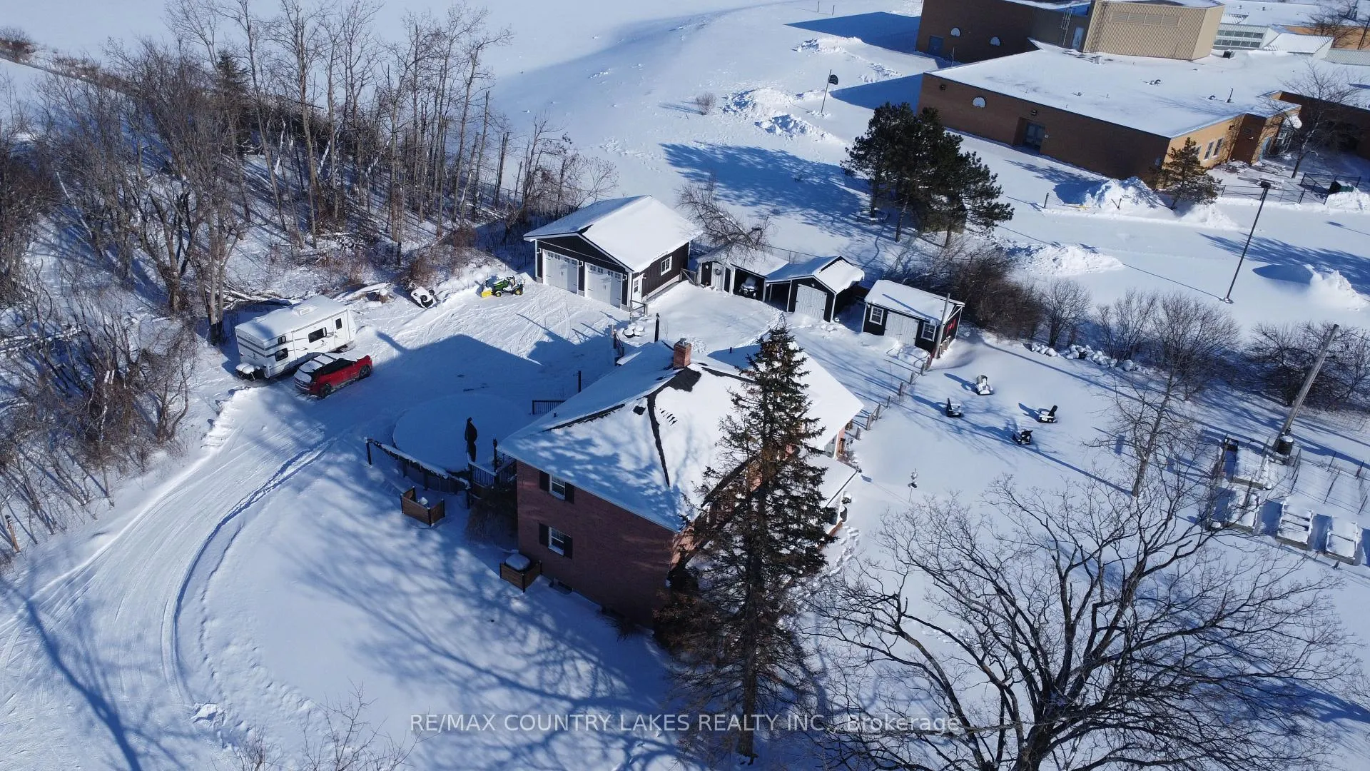 Photo 38 of 672 Simcoe Street, Brock, Beaverton — HOMEH