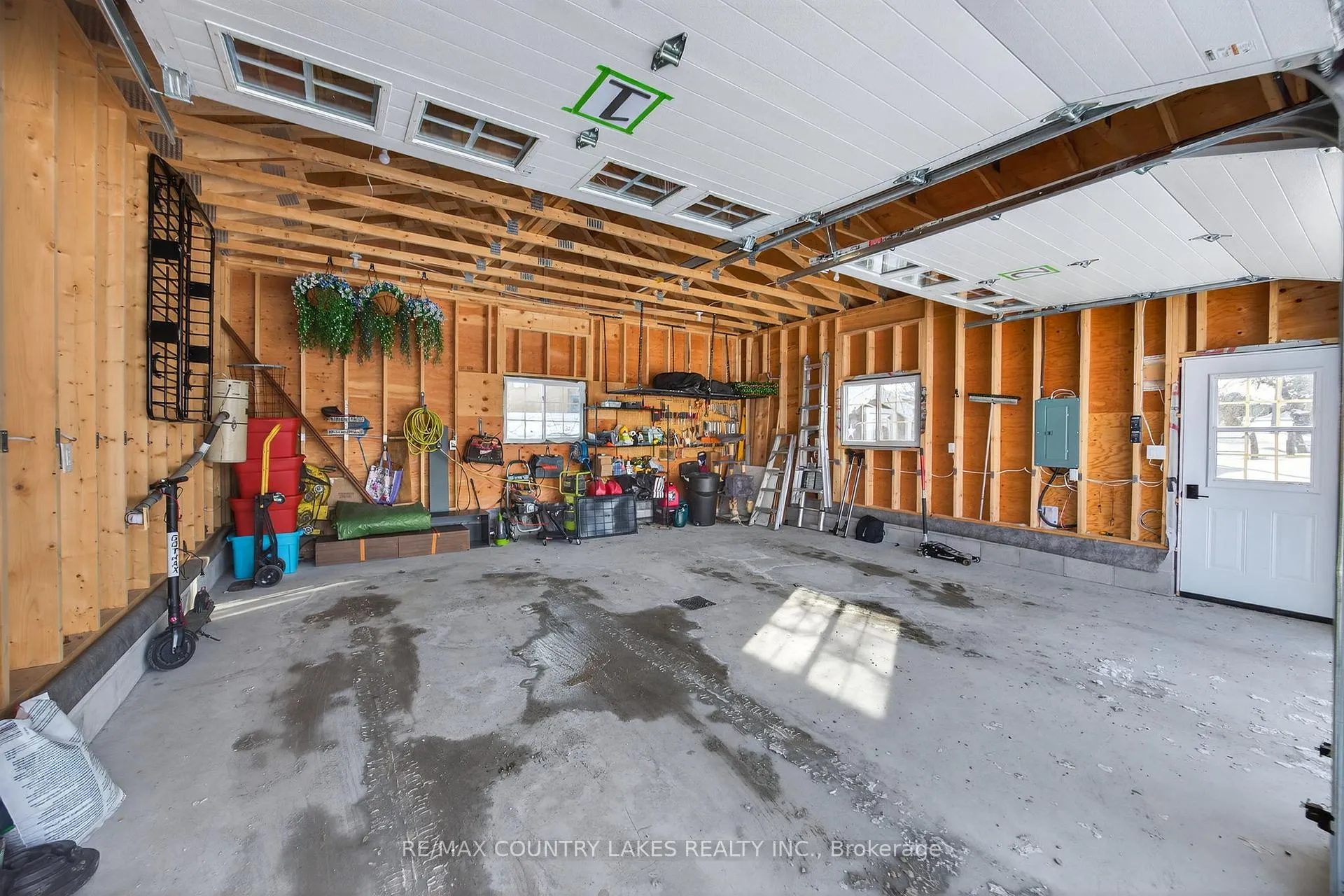 Photo 44 of 672 Simcoe Street, Brock, Beaverton — HOMEH