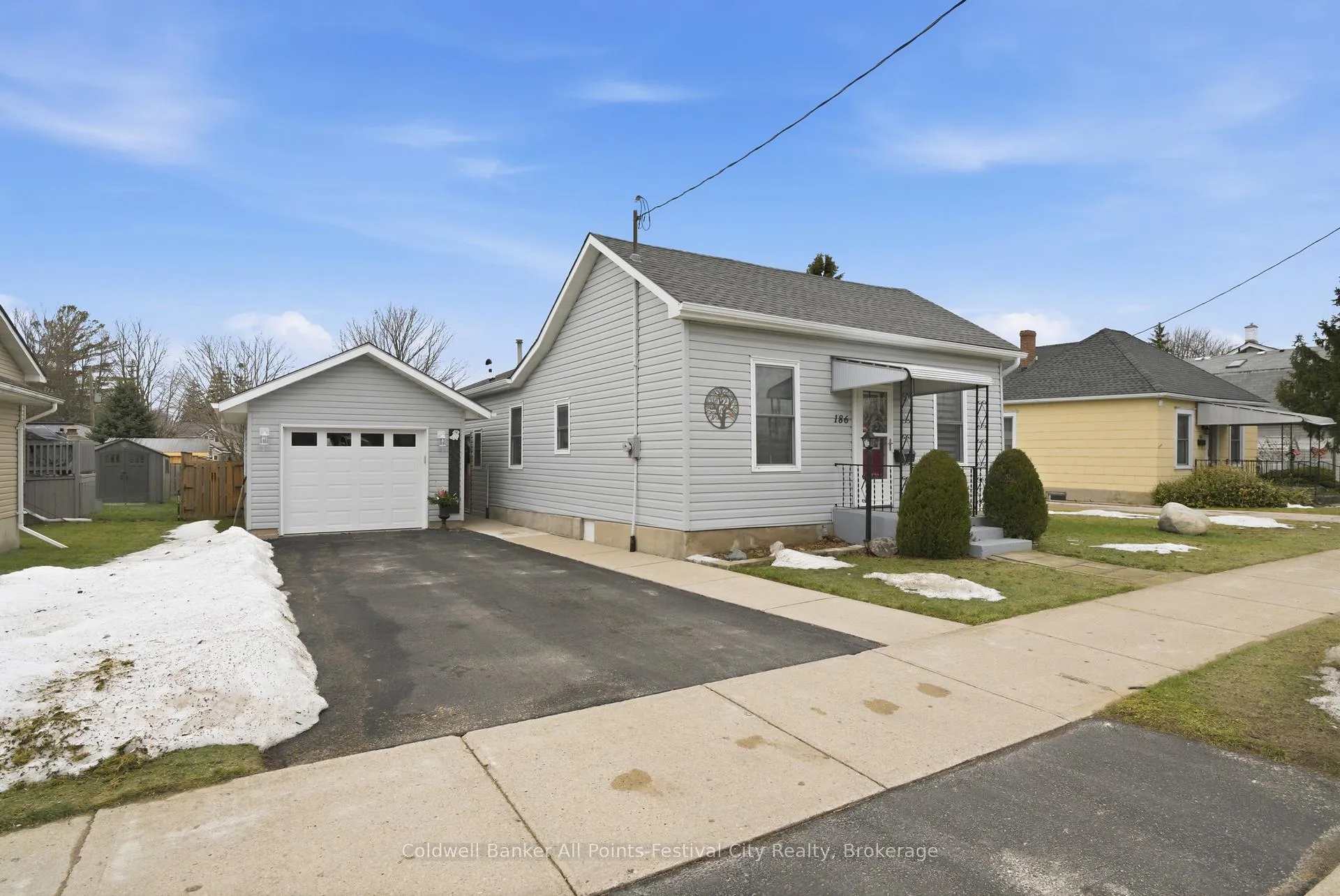 Photo 2 of 186 Wellington Street S, Goderich, Goderich (Town) — HOMEH