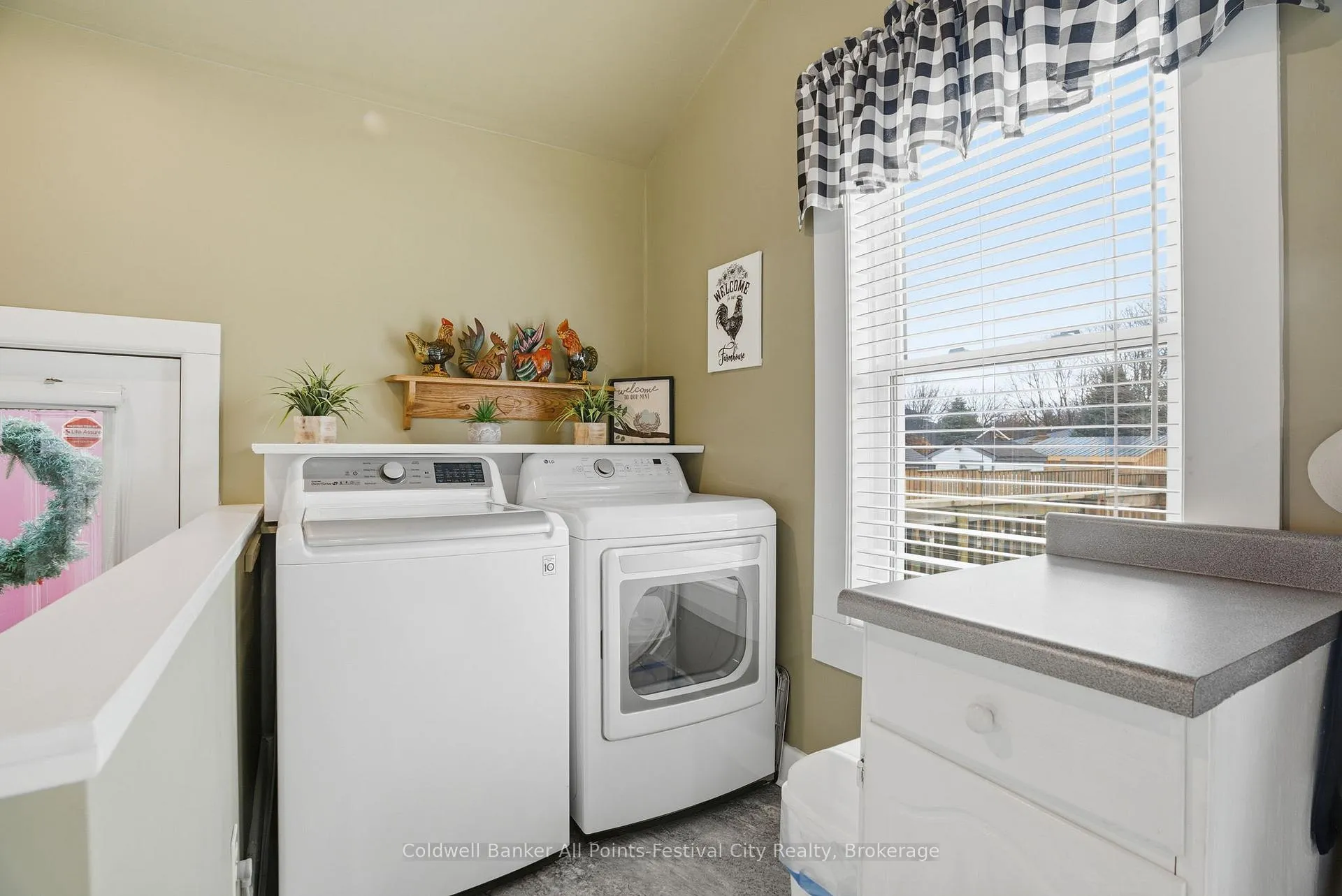 Photo 22 of 186 Wellington Street S, Goderich, Goderich (Town) — HOMEH