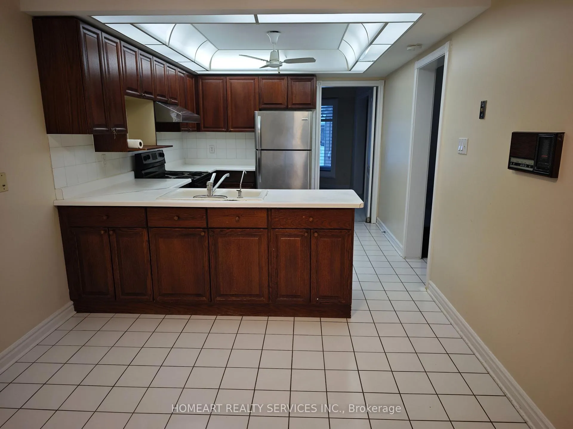 Photo 4 of 52 Melchior Crescent, Markham, Buttonville — HOMEH