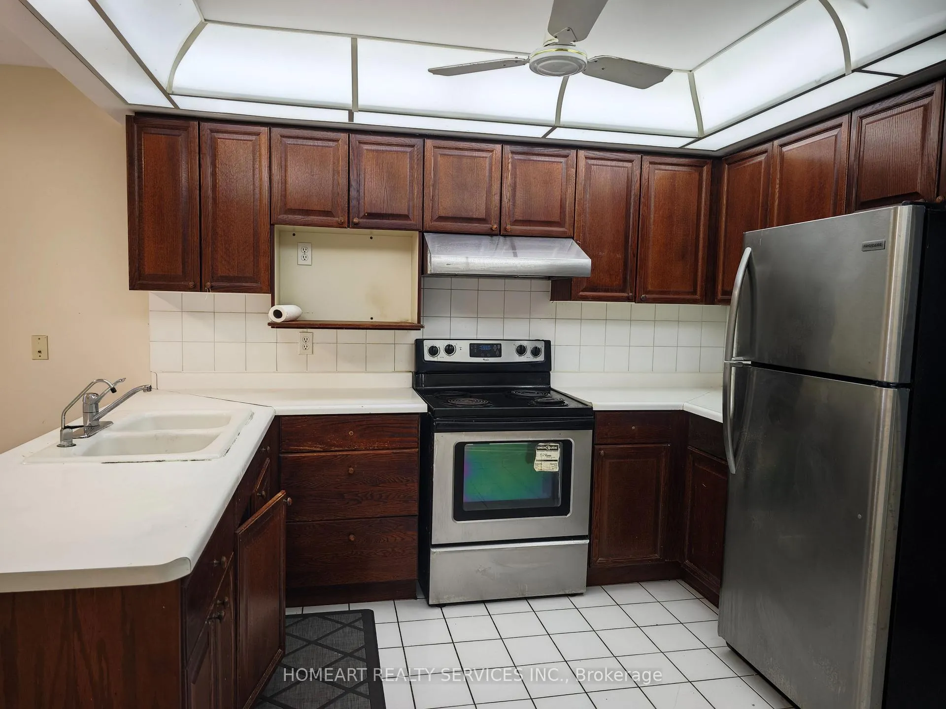 Photo 5 of 52 Melchior Crescent, Markham, Buttonville — HOMEH