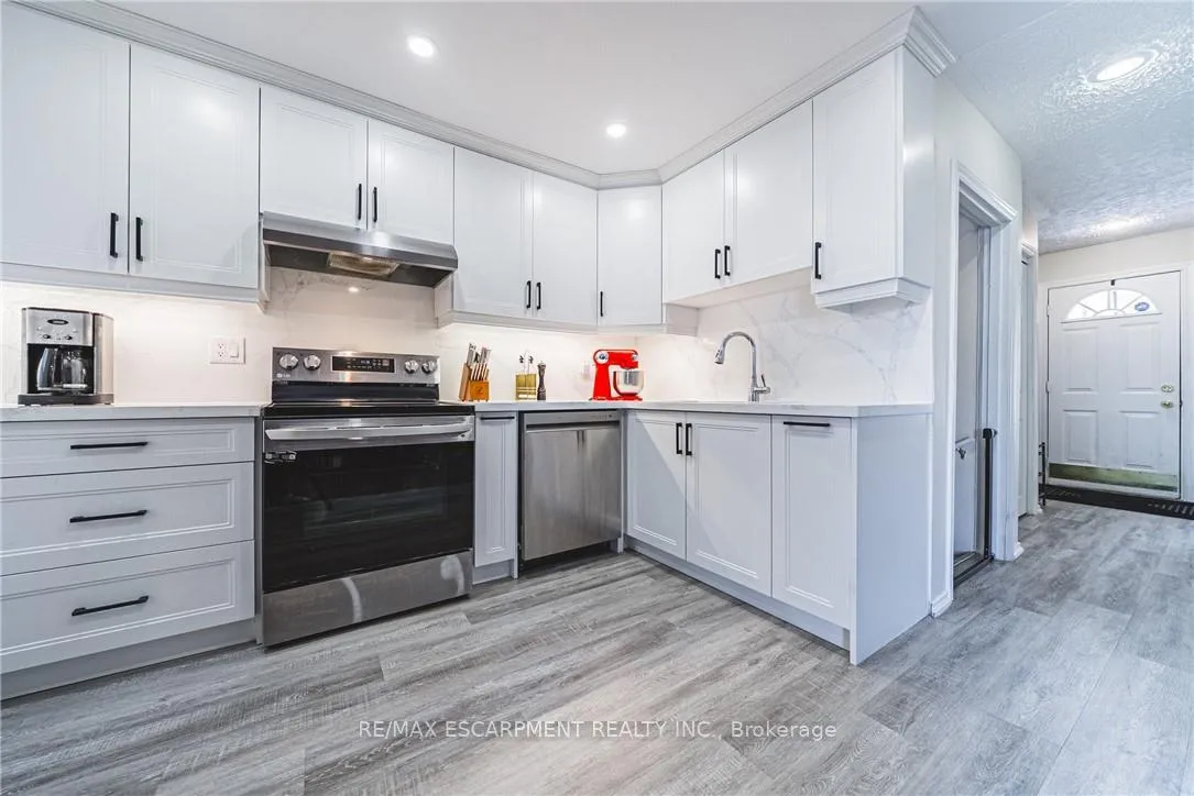 Photo 5 of 143 Fairfield Avenue, Hamilton, Homeside — HOMEH