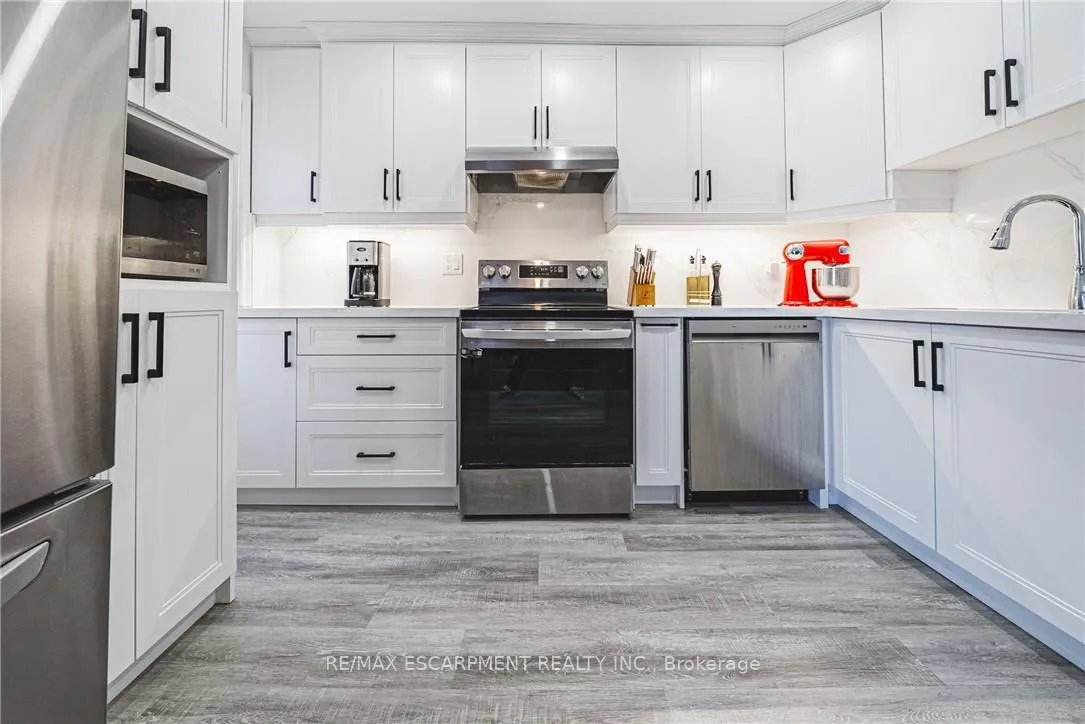 Photo 6 of 143 Fairfield Avenue, Hamilton, Homeside — HOMEH