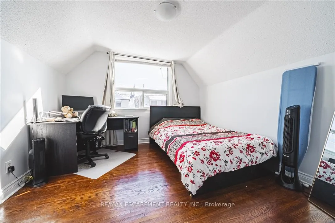 Photo 14 of 143 Fairfield Avenue, Hamilton, Homeside — HOMEH