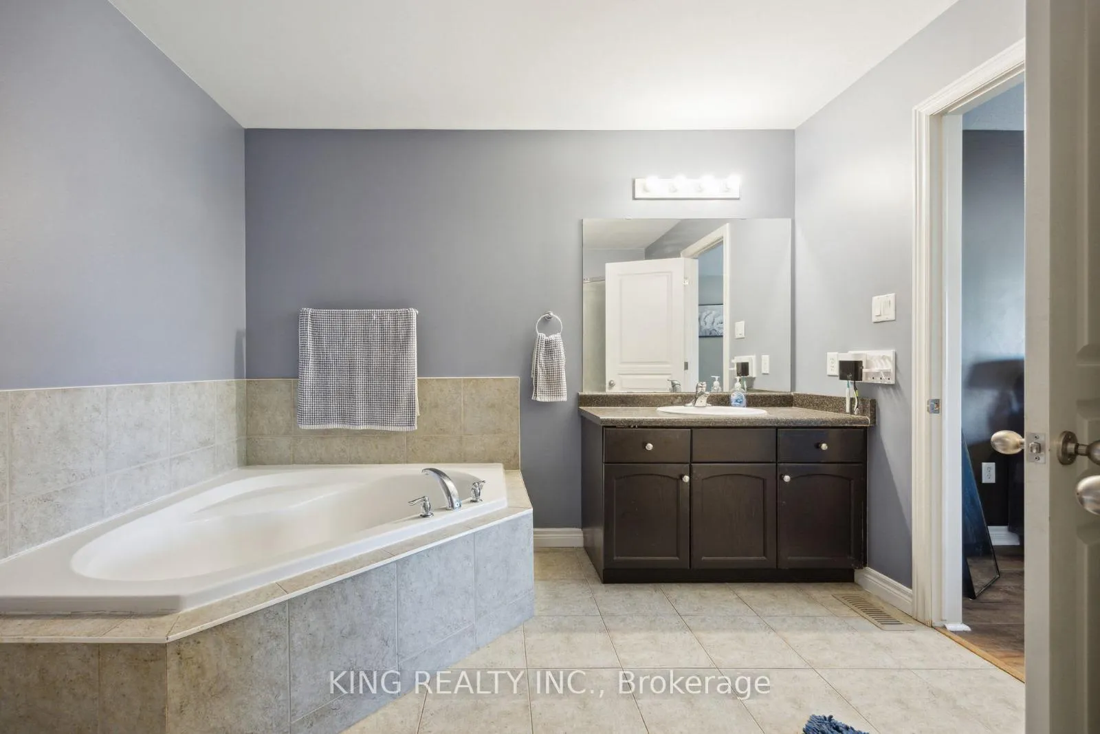 Photo 24 of 111 Donald Bell Drive, Hamilton, Binbrook — HOMEH