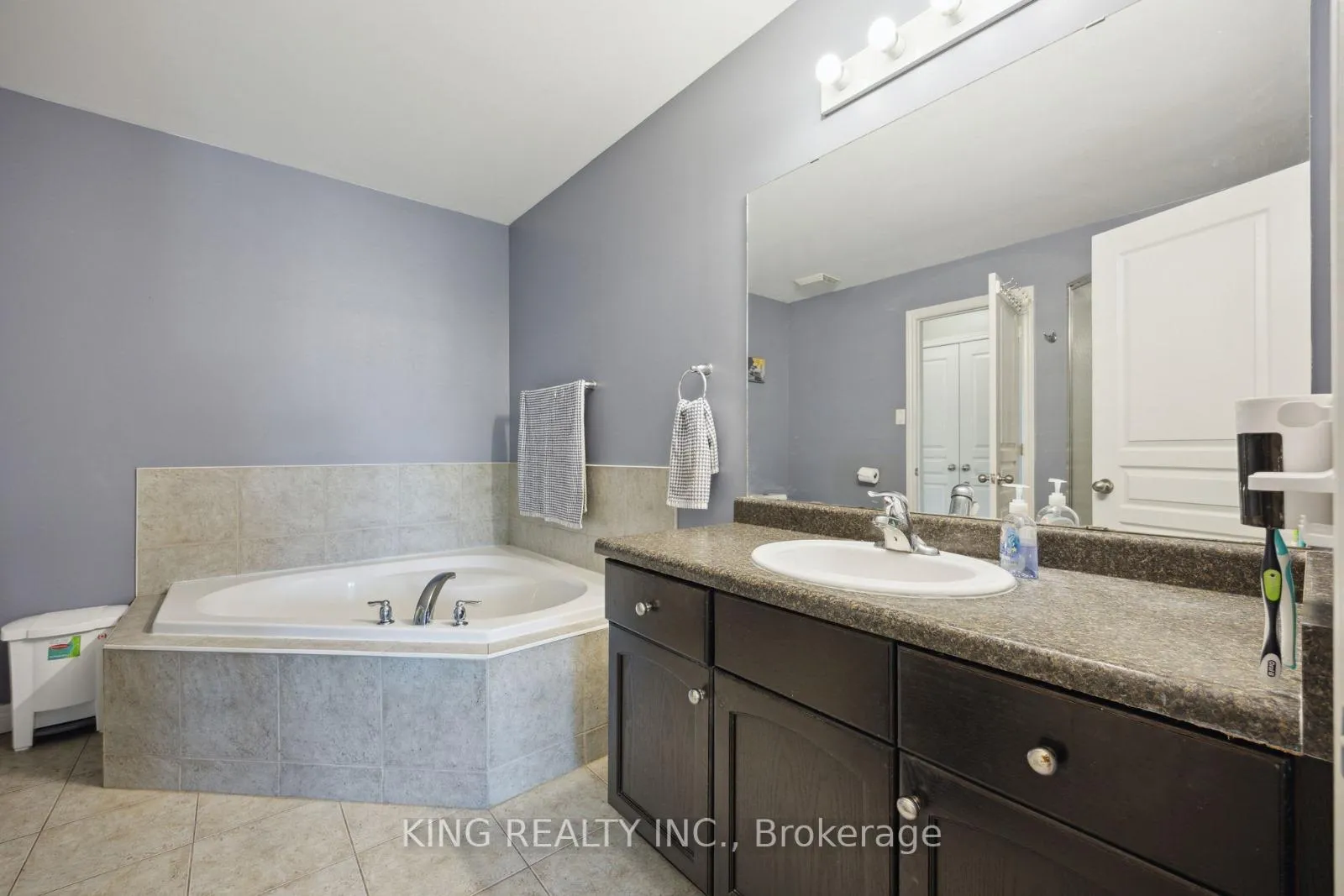 Photo 26 of 111 Donald Bell Drive, Hamilton, Binbrook — HOMEH