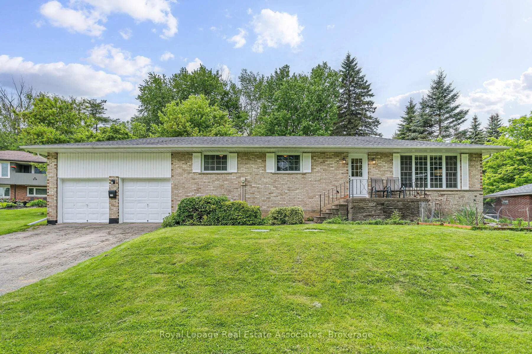 Photo 1 of 112 Park Street E, Halton Hills, Glen Williams — HOMEH