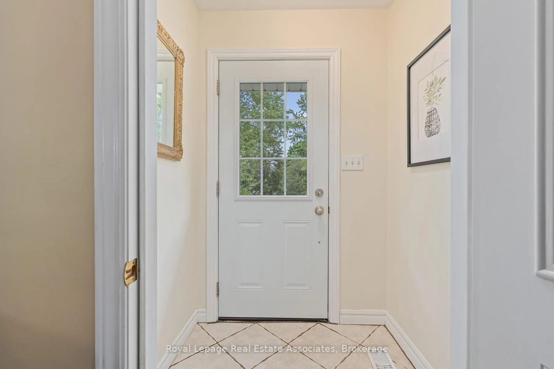 Photo 4 of 112 Park Street E, Halton Hills, Glen Williams — HOMEH