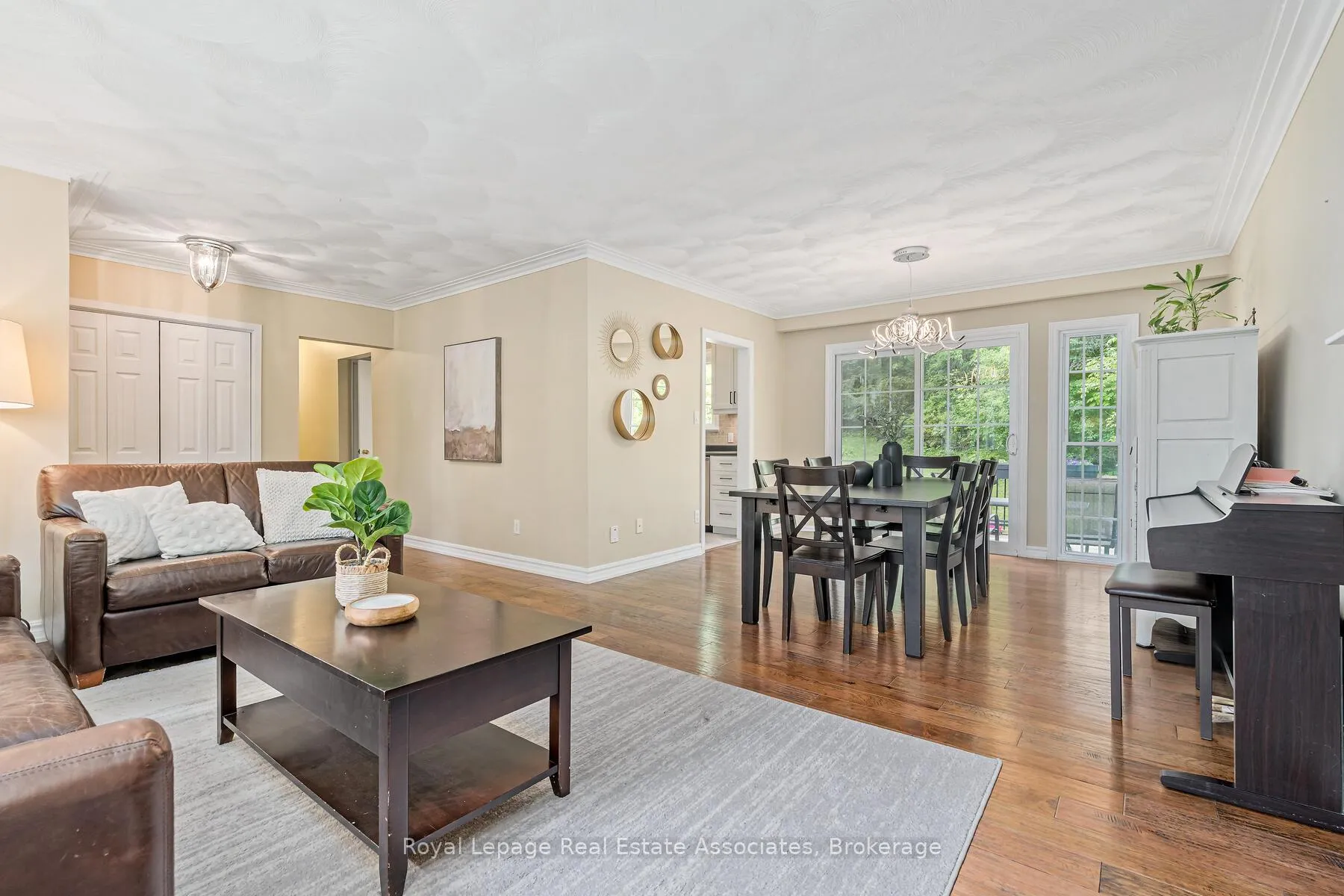 Photo 9 of 112 Park Street E, Halton Hills, Glen Williams — HOMEH