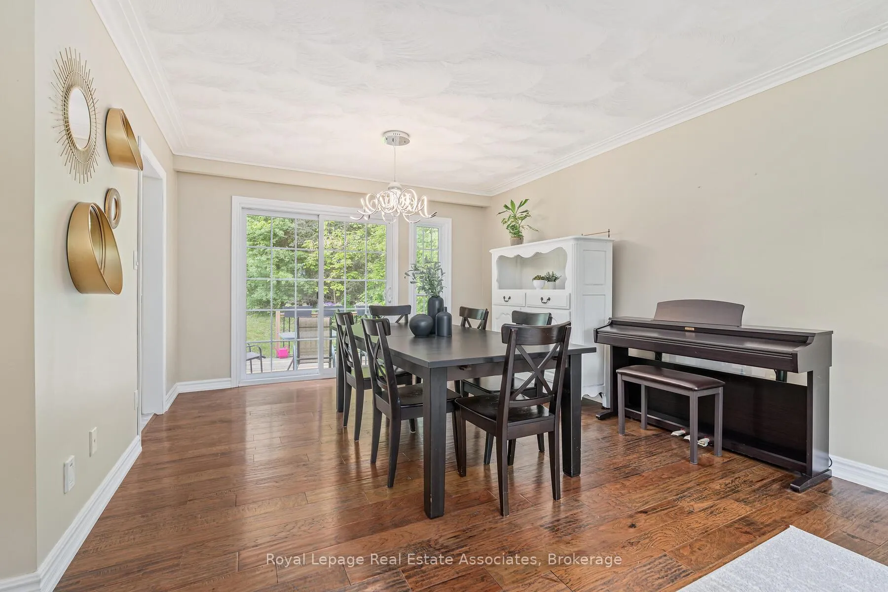 Photo 10 of 112 Park Street E, Halton Hills, Glen Williams — HOMEH