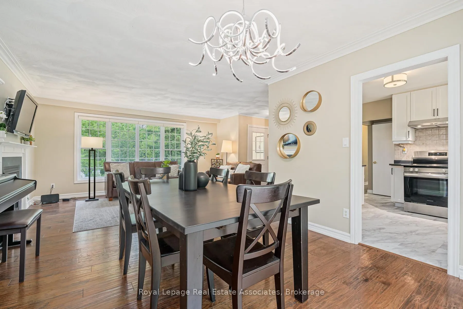 Photo 11 of 112 Park Street E, Halton Hills, Glen Williams — HOMEH