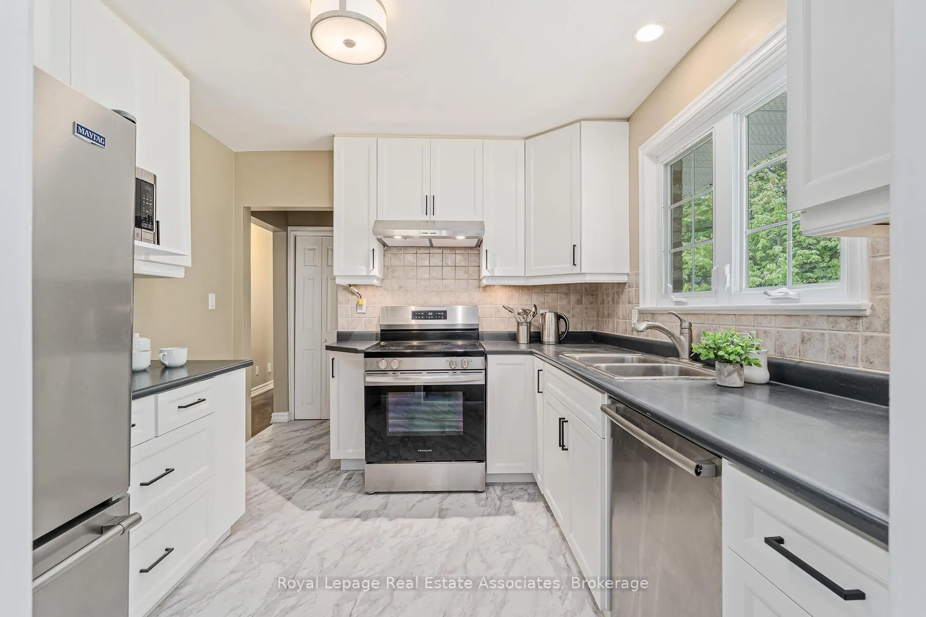 Photo 12 of 112 Park Street E, Halton Hills, Glen Williams — HOMEH