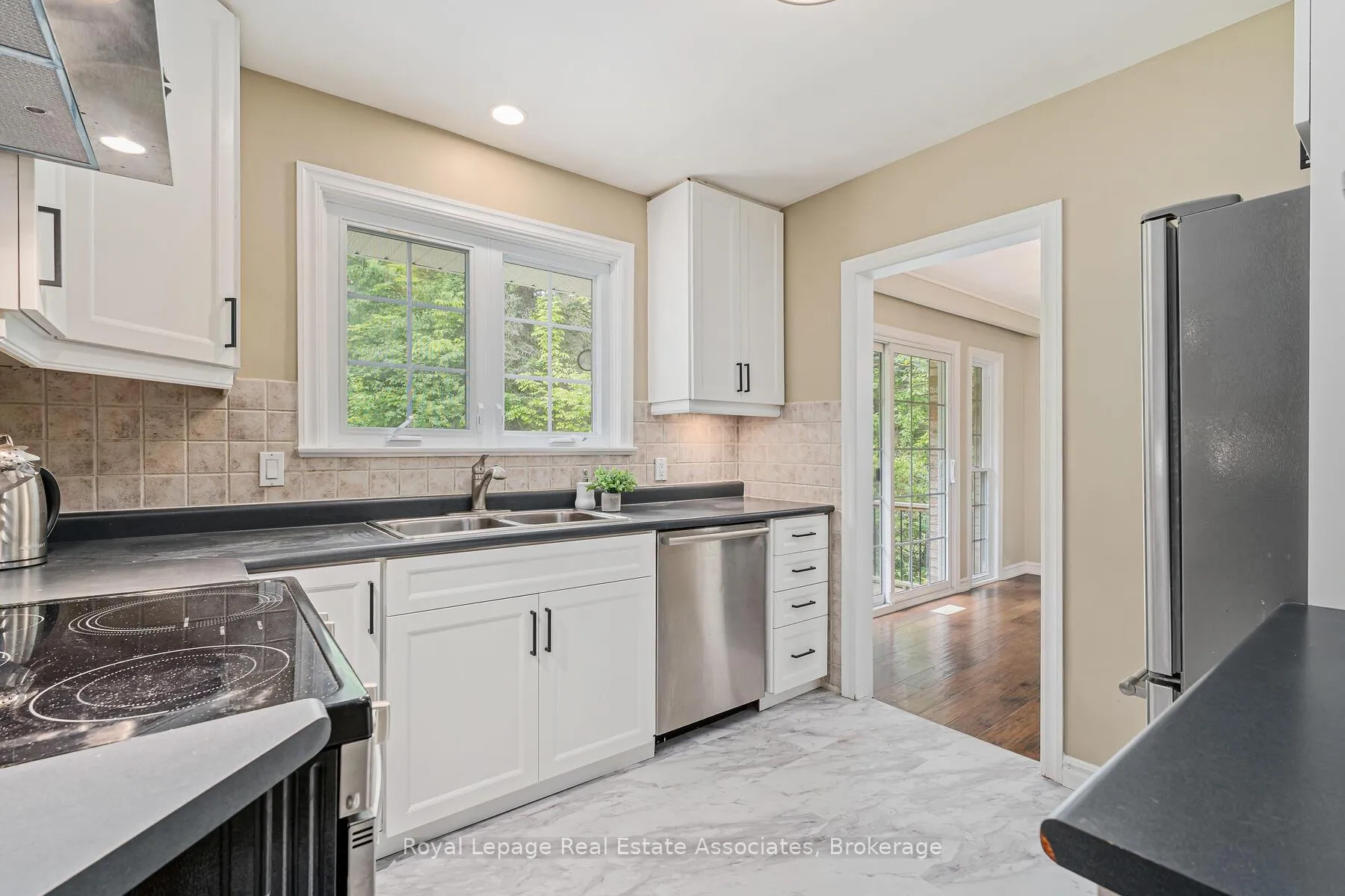 Photo 13 of 112 Park Street E, Halton Hills, Glen Williams — HOMEH