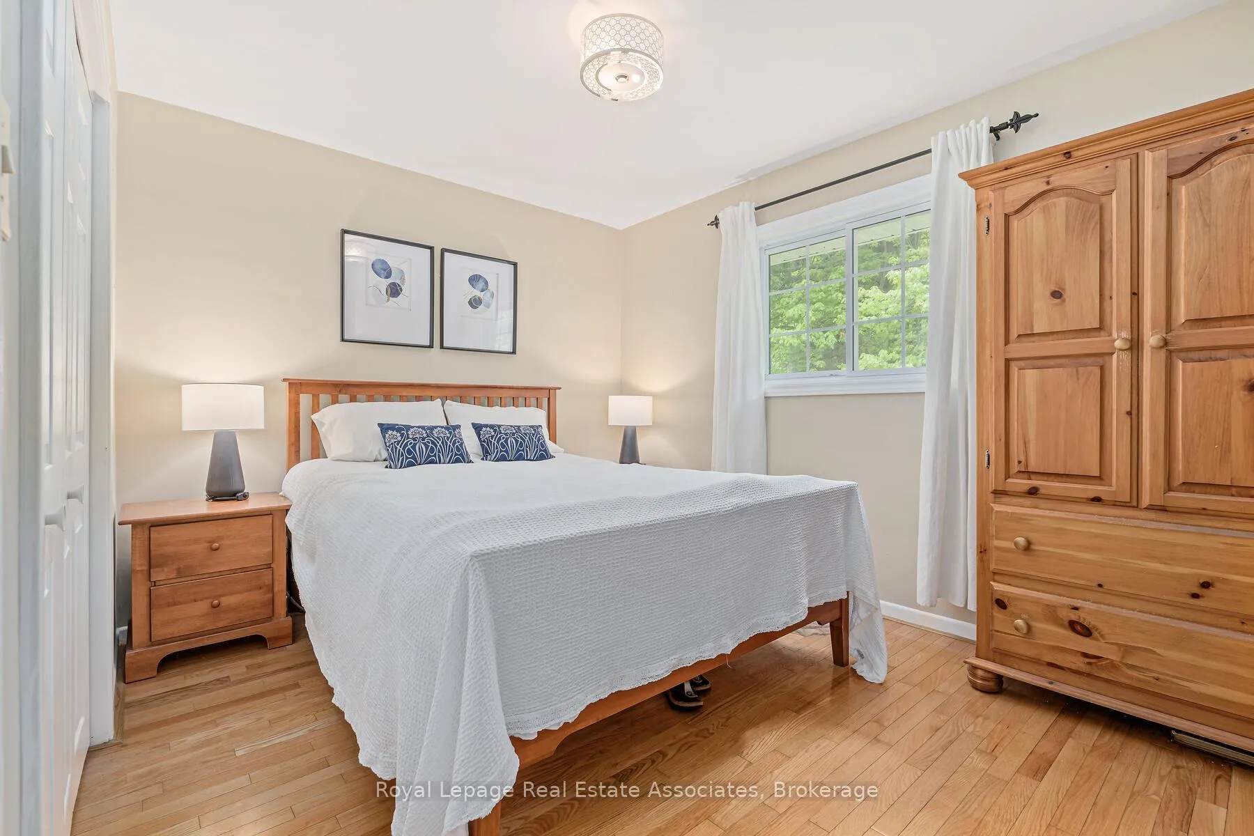 Photo 15 of 112 Park Street E, Halton Hills, Glen Williams — HOMEH