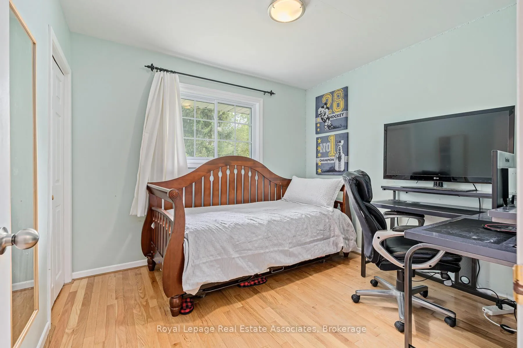 Photo 17 of 112 Park Street E, Halton Hills, Glen Williams — HOMEH