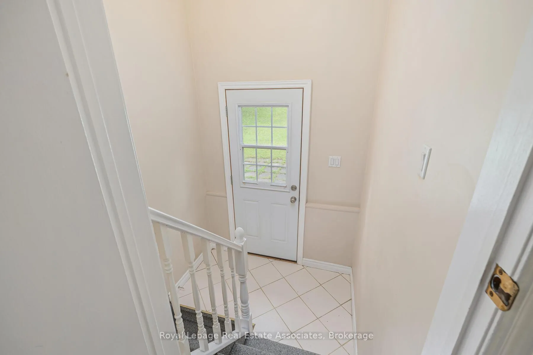 Photo 19 of 112 Park Street E, Halton Hills, Glen Williams — HOMEH