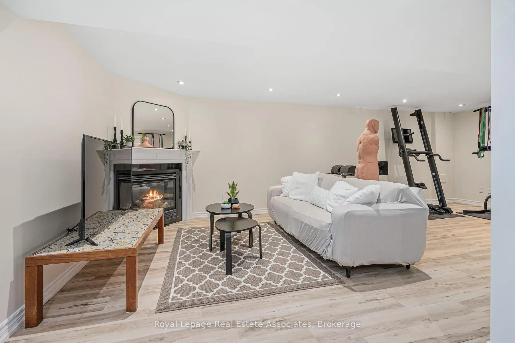 Photo 24 of 112 Park Street E, Halton Hills, Glen Williams — HOMEH