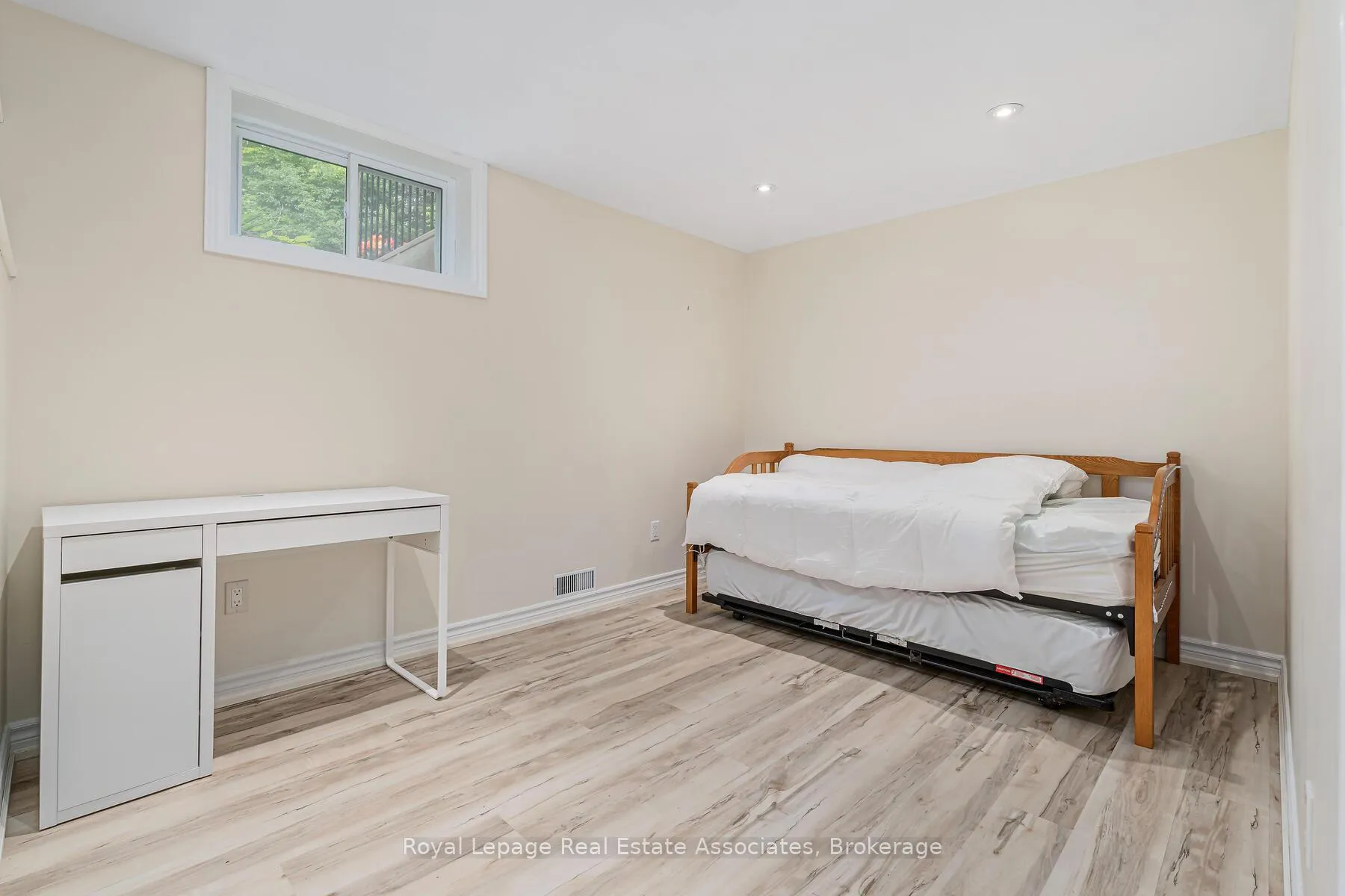Photo 27 of 112 Park Street E, Halton Hills, Glen Williams — HOMEH