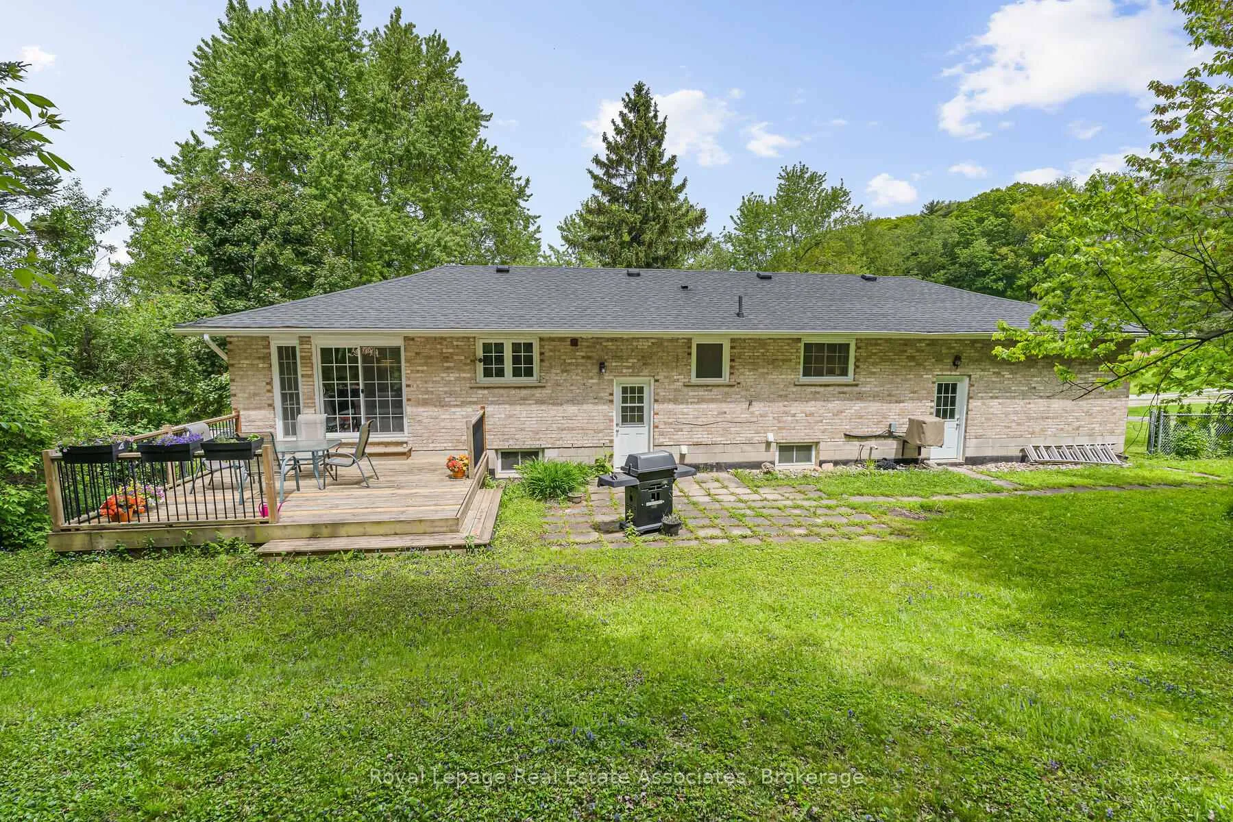 Photo 31 of 112 Park Street E, Halton Hills, Glen Williams — HOMEH