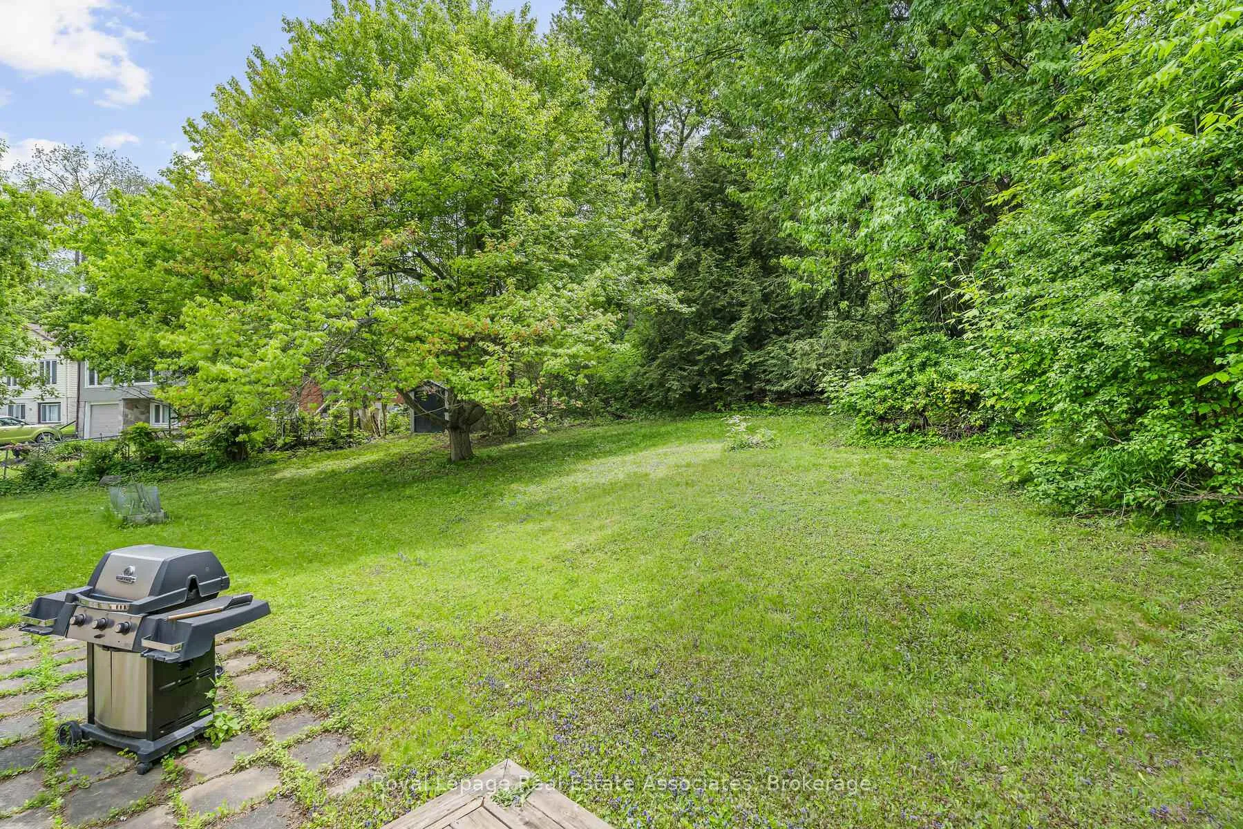 Photo 33 of 112 Park Street E, Halton Hills, Glen Williams — HOMEH