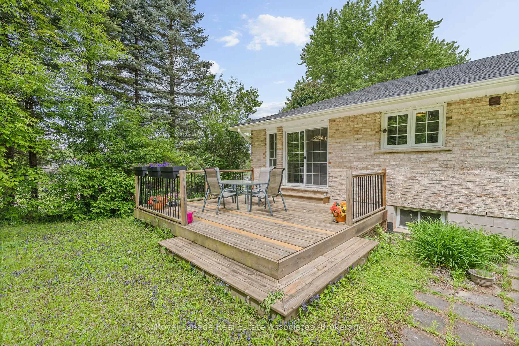 Photo 34 of 112 Park Street E, Halton Hills, Glen Williams — HOMEH