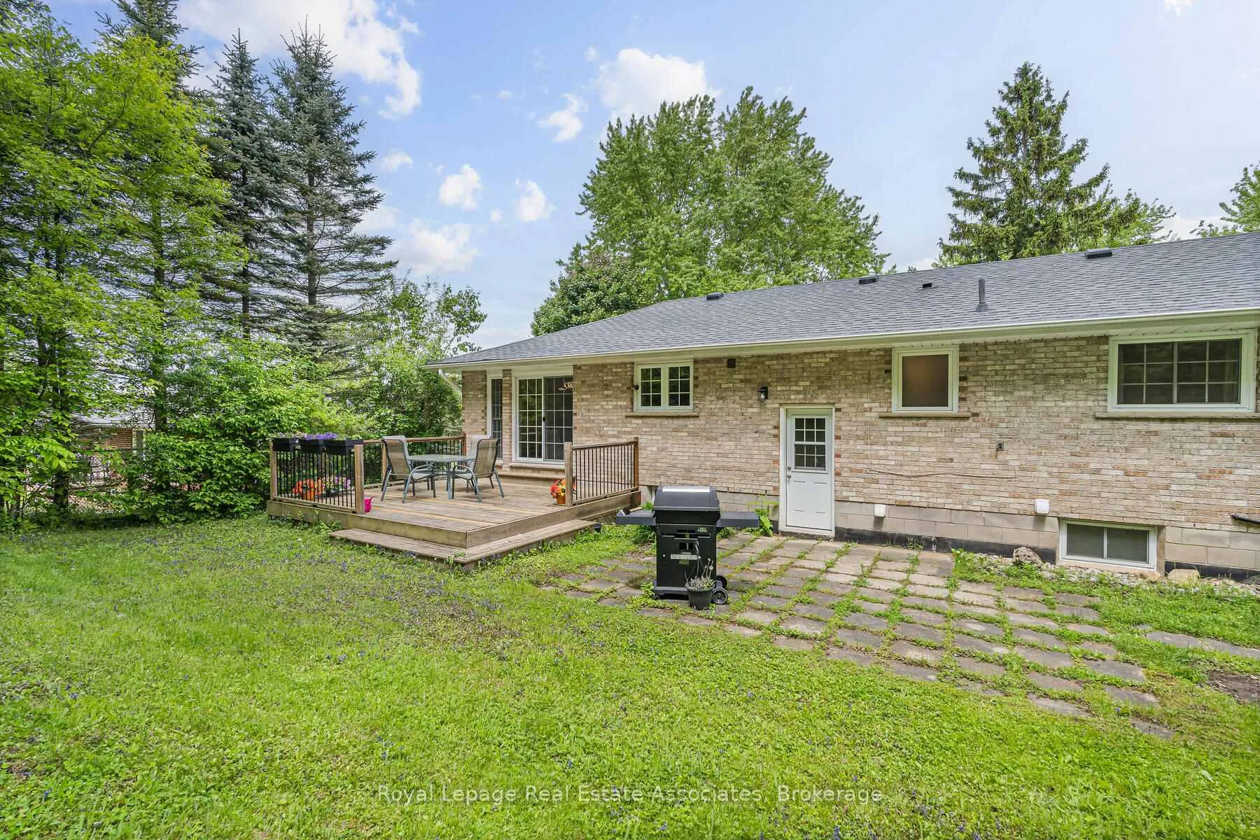 Photo 35 of 112 Park Street E, Halton Hills, Glen Williams — HOMEH