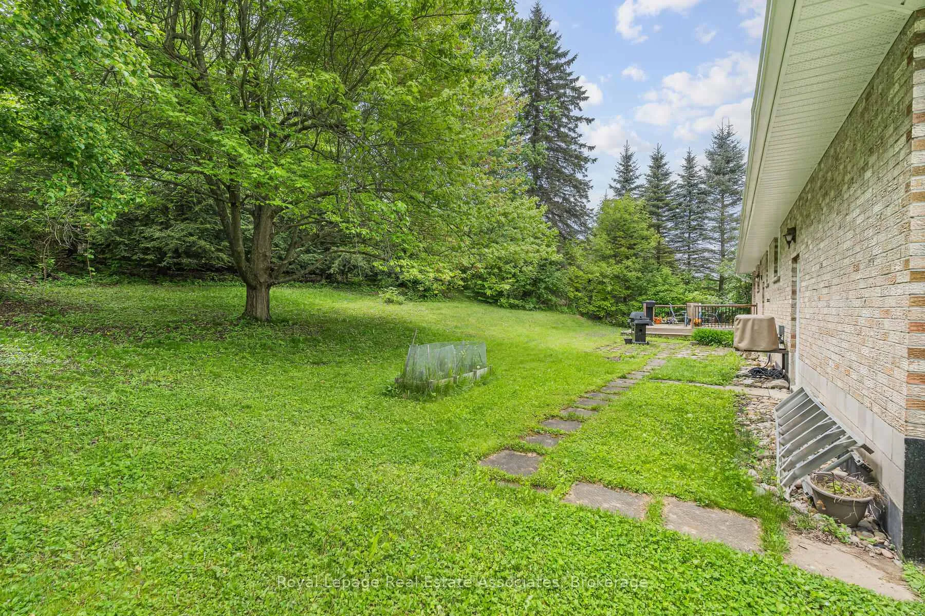 Photo 36 of 112 Park Street E, Halton Hills, Glen Williams — HOMEH