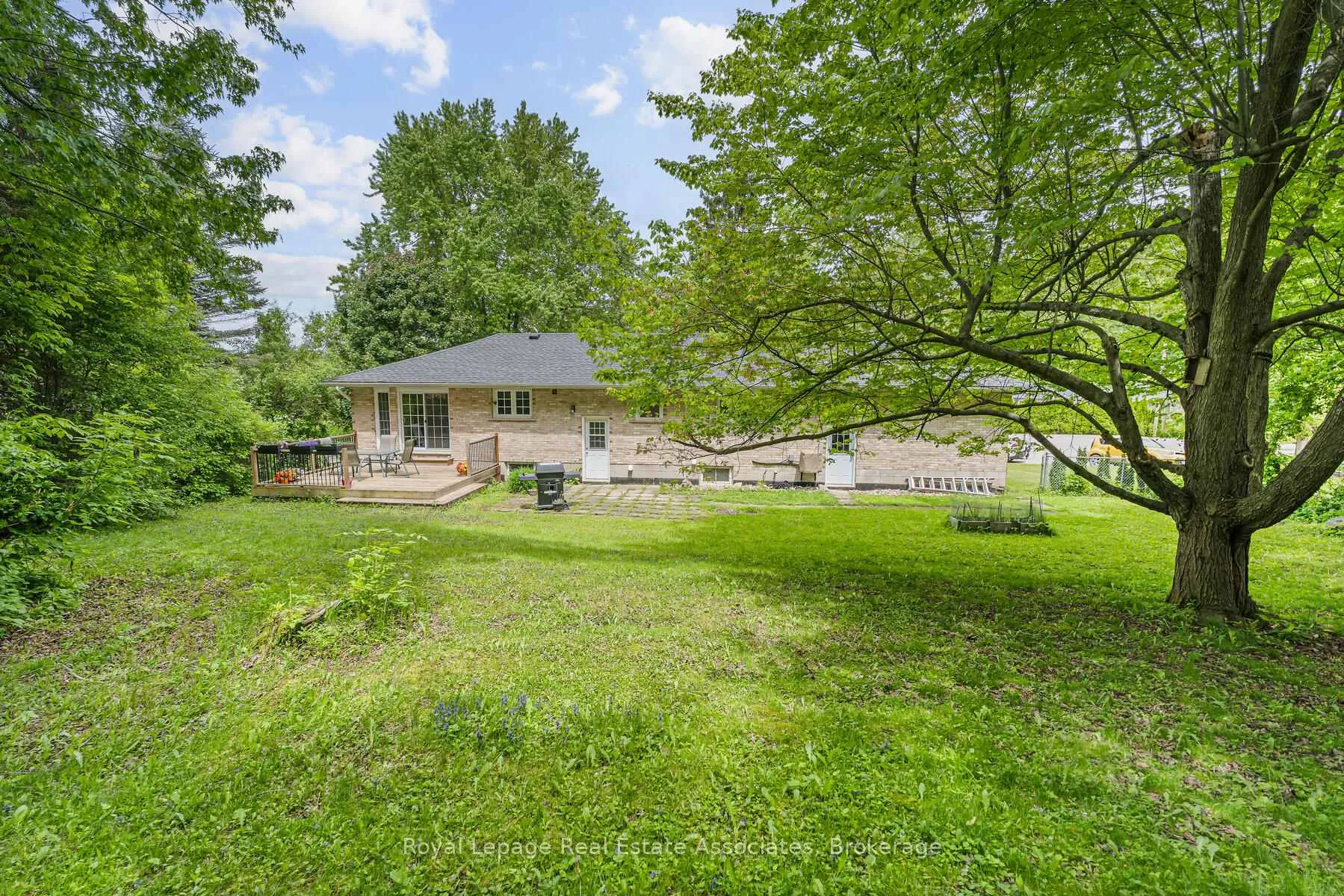 Photo 37 of 112 Park Street E, Halton Hills, Glen Williams — HOMEH