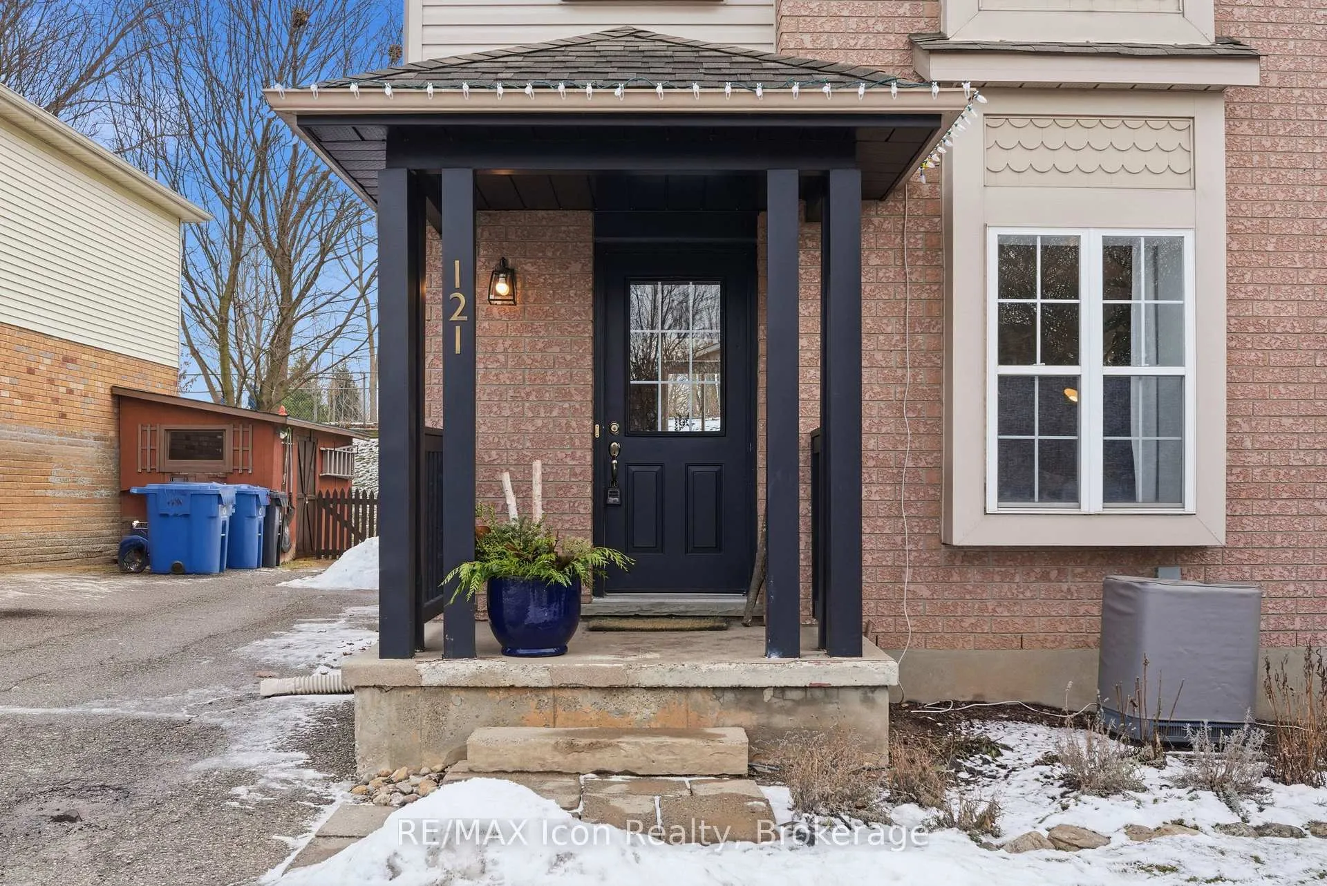 Photo 4 of 121 Moss Place, Guelph, Kortright West — HOMEH