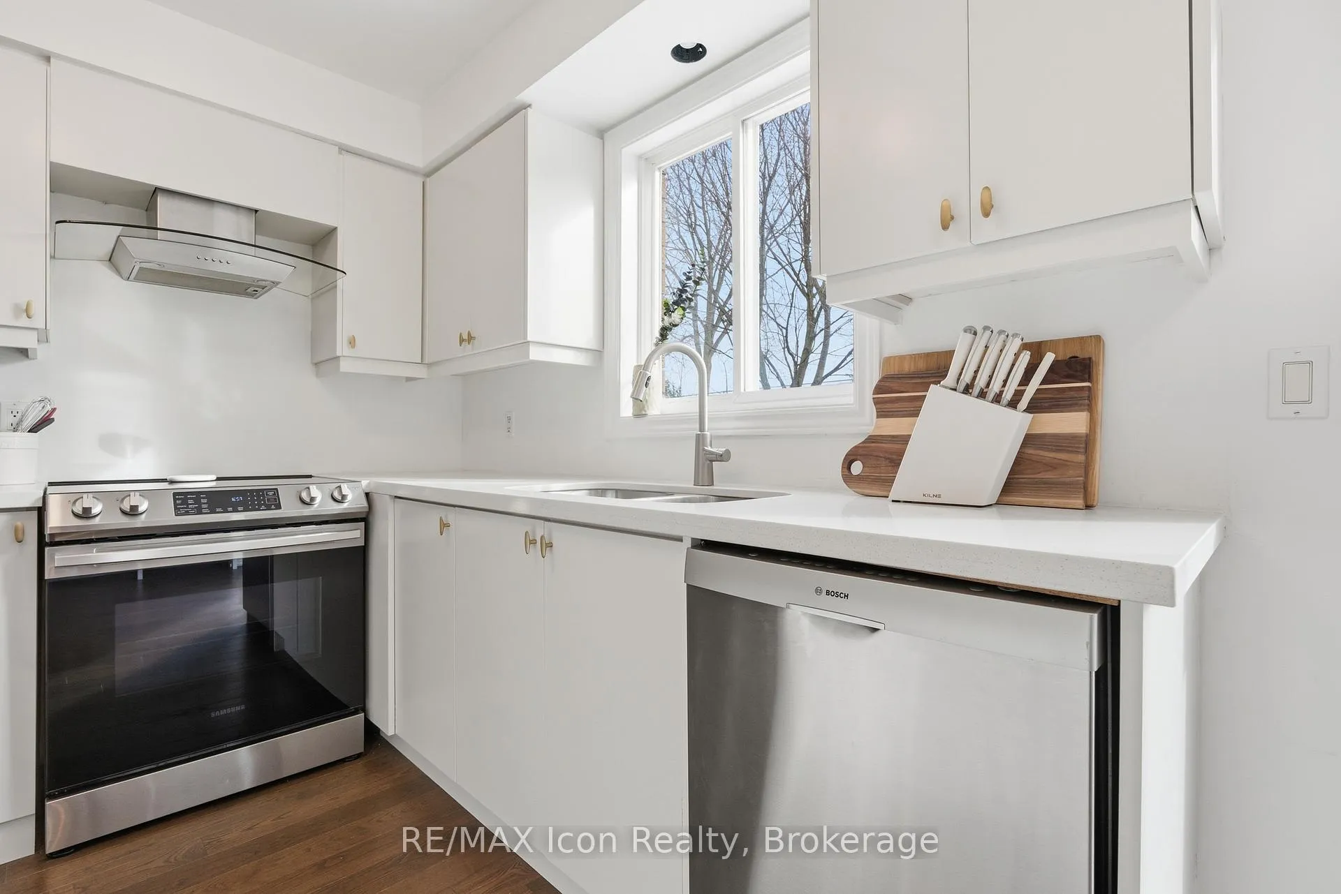 Photo 11 of 121 Moss Place, Guelph, Kortright West — HOMEH