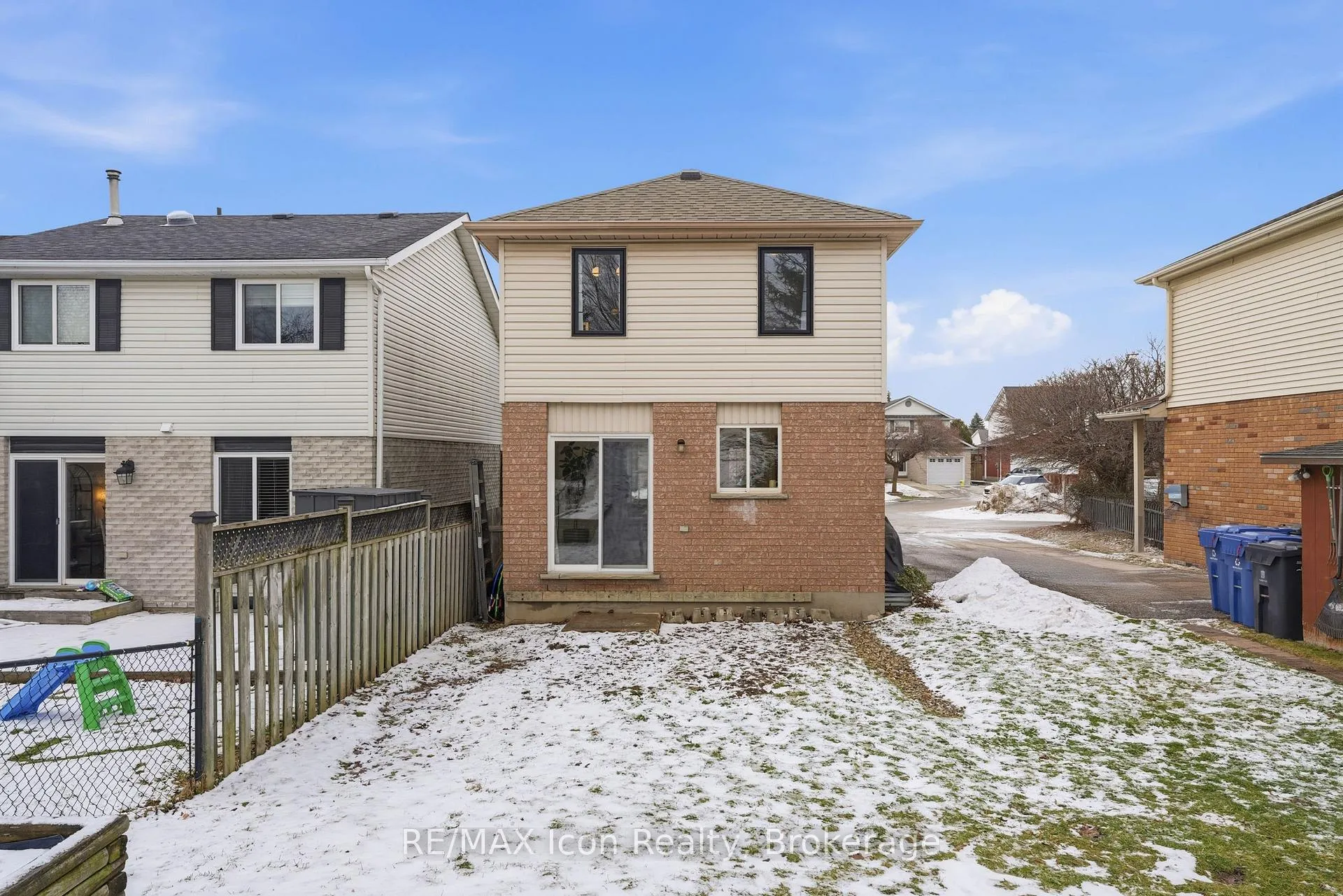 Photo 31 of 121 Moss Place, Guelph, Kortright West — HOMEH
