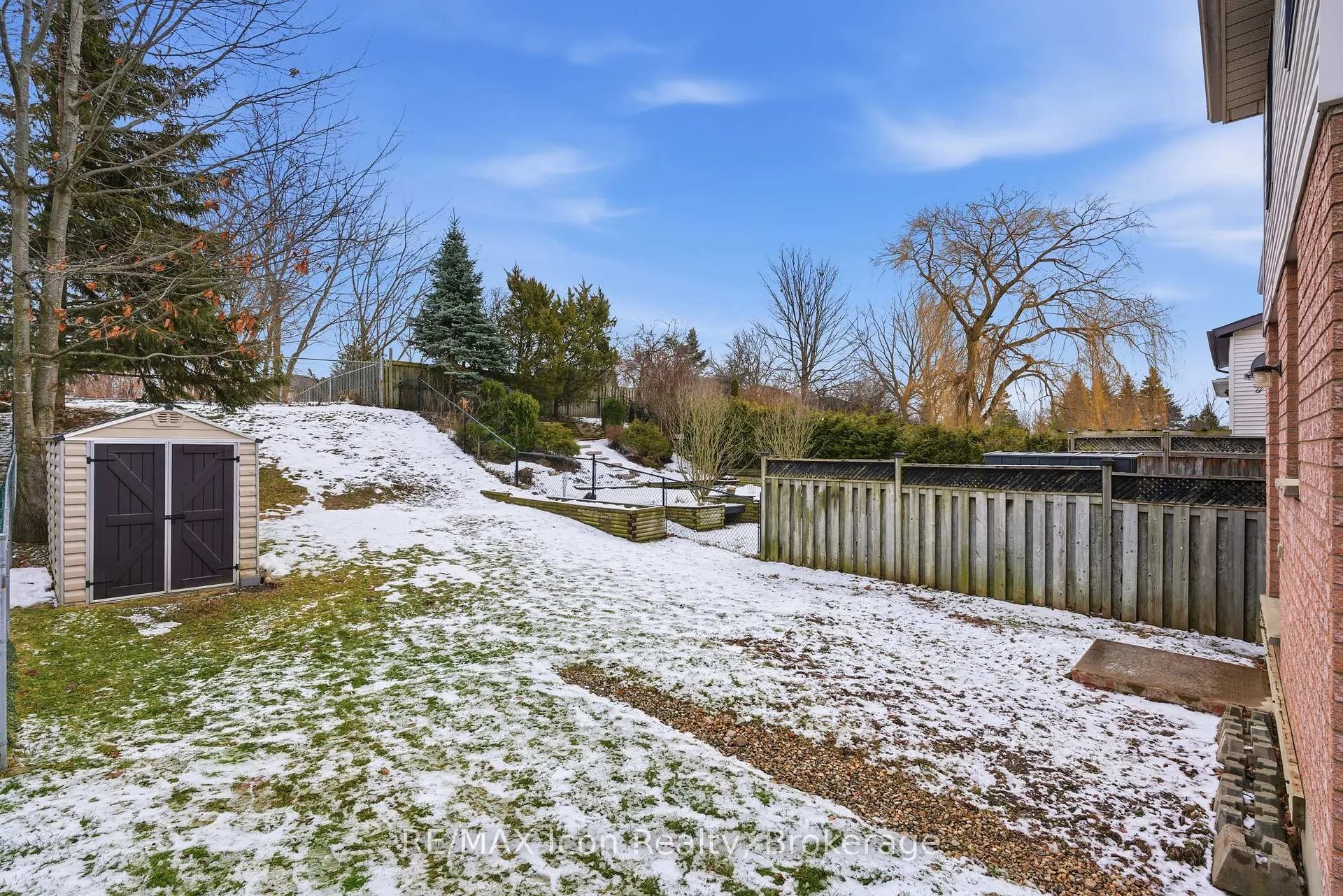 Photo 32 of 121 Moss Place, Guelph, Kortright West — HOMEH
