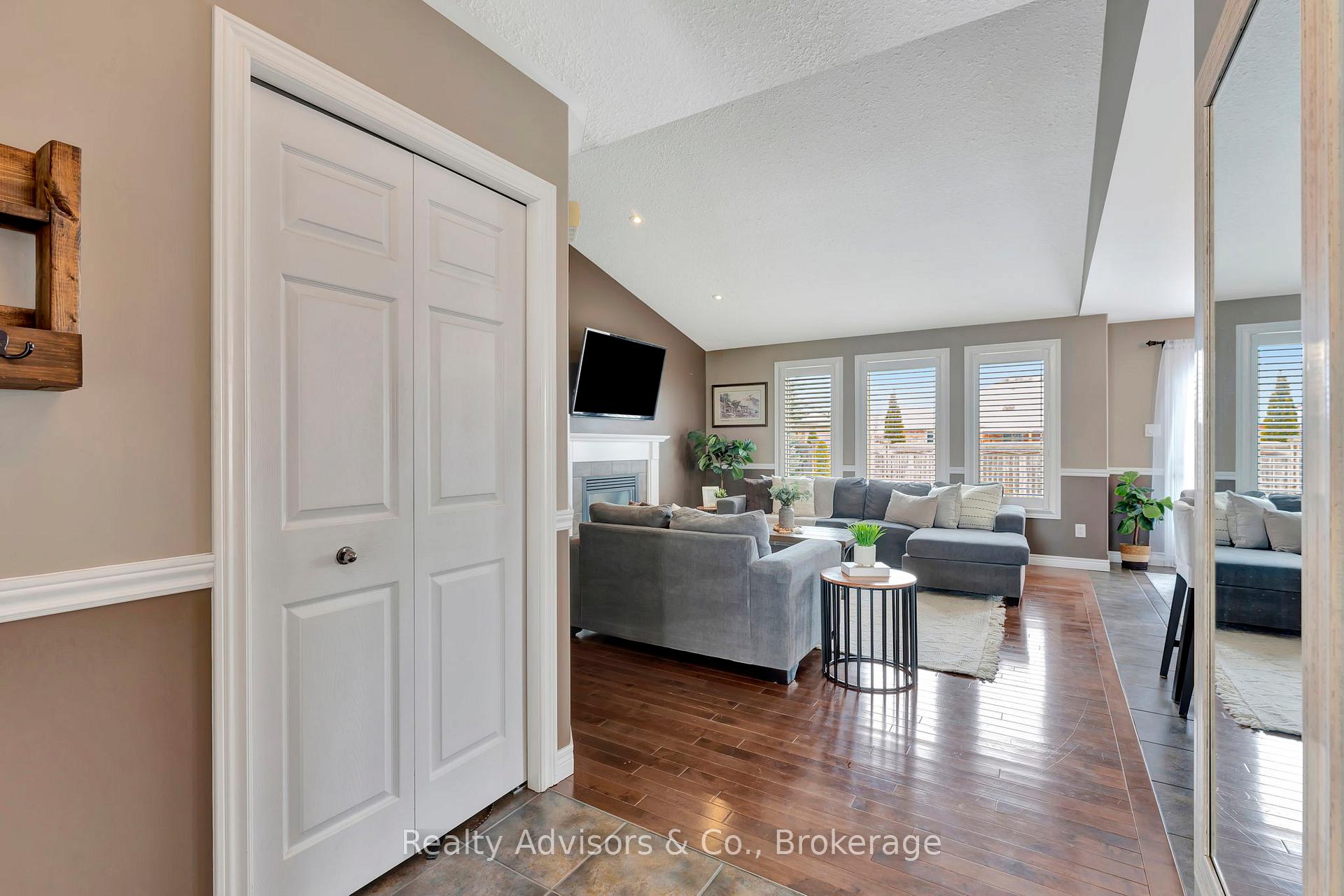 Photo 4 of 56 Southampton Drive, Brant, Brantford Twp — HOMEH