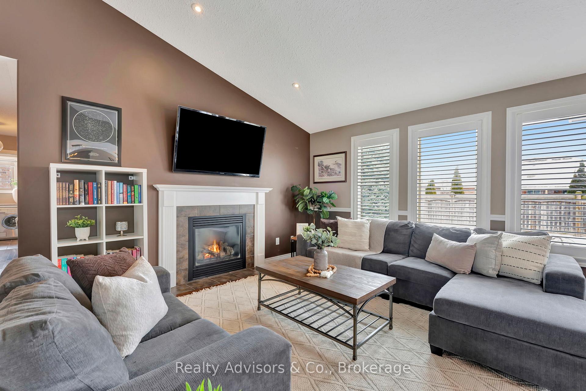 Photo 5 of 56 Southampton Drive, Brant, Brantford Twp — HOMEH