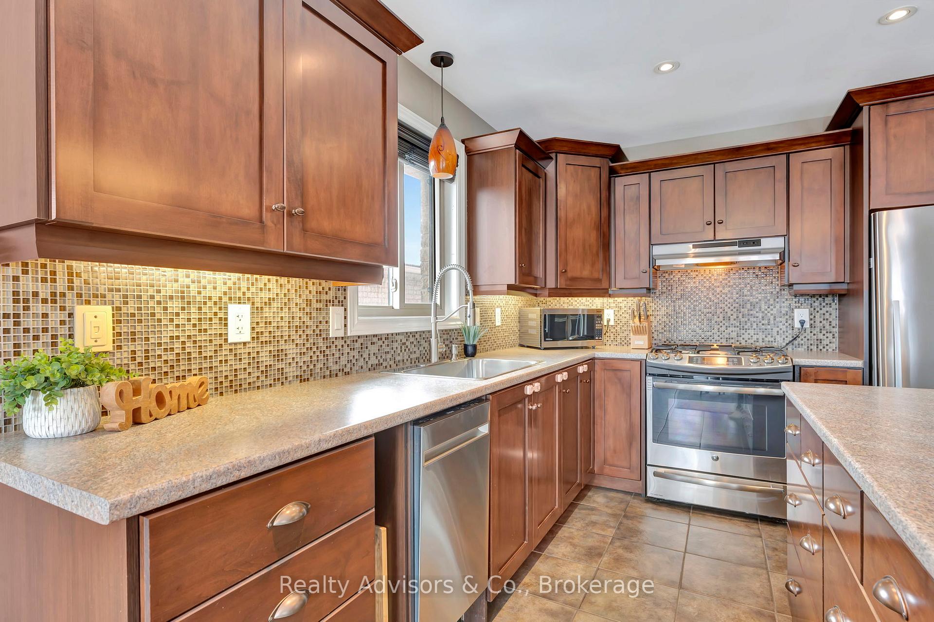 Photo 10 of 56 Southampton Drive, Brant, Brantford Twp — HOMEH