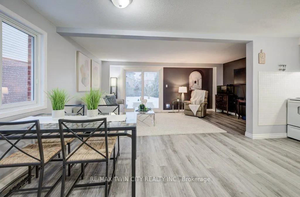 Photo 4 of 33 Orchid Crescent, Waterloo — HOMEH