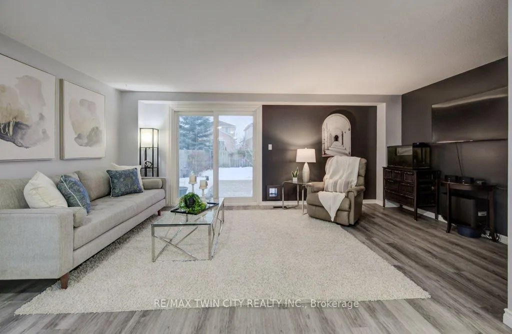 Photo 5 of 33 Orchid Crescent, Waterloo — HOMEH