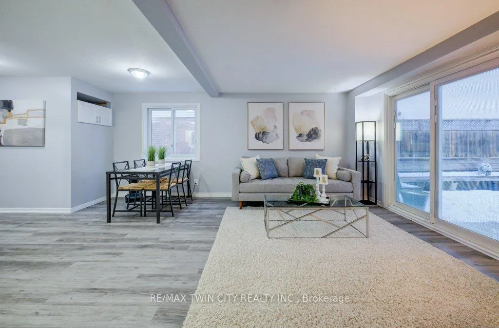 Photo 7 of 33 Orchid Crescent, Waterloo — HOMEH
