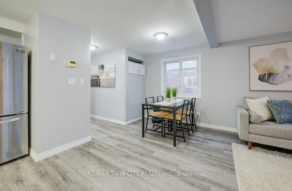 Photo 8 of 33 Orchid Crescent, Waterloo — HOMEH