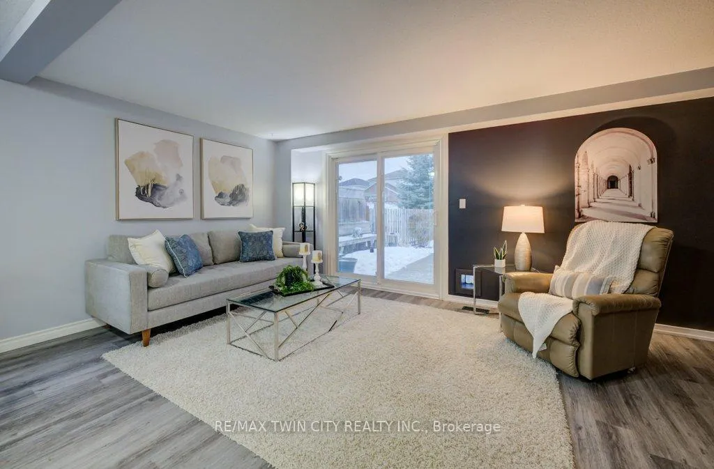 Photo 9 of 33 Orchid Crescent, Waterloo — HOMEH
