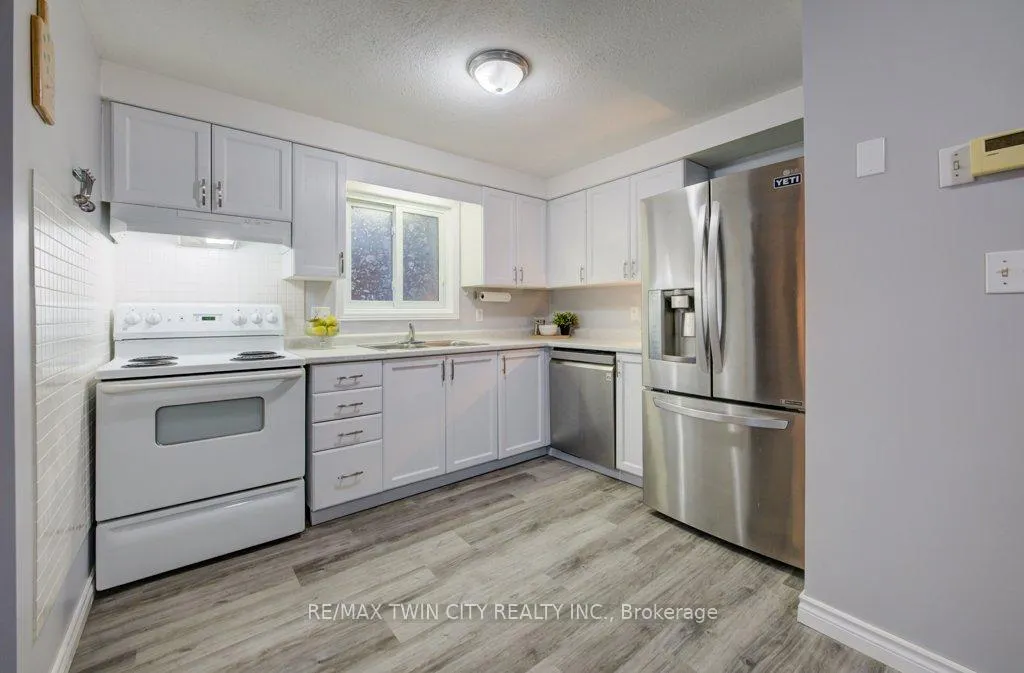 Photo 10 of 33 Orchid Crescent, Waterloo — HOMEH