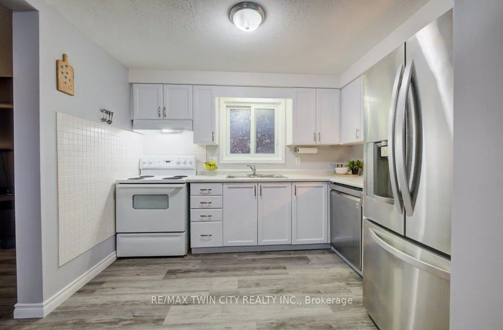 Photo 11 of 33 Orchid Crescent, Waterloo — HOMEH