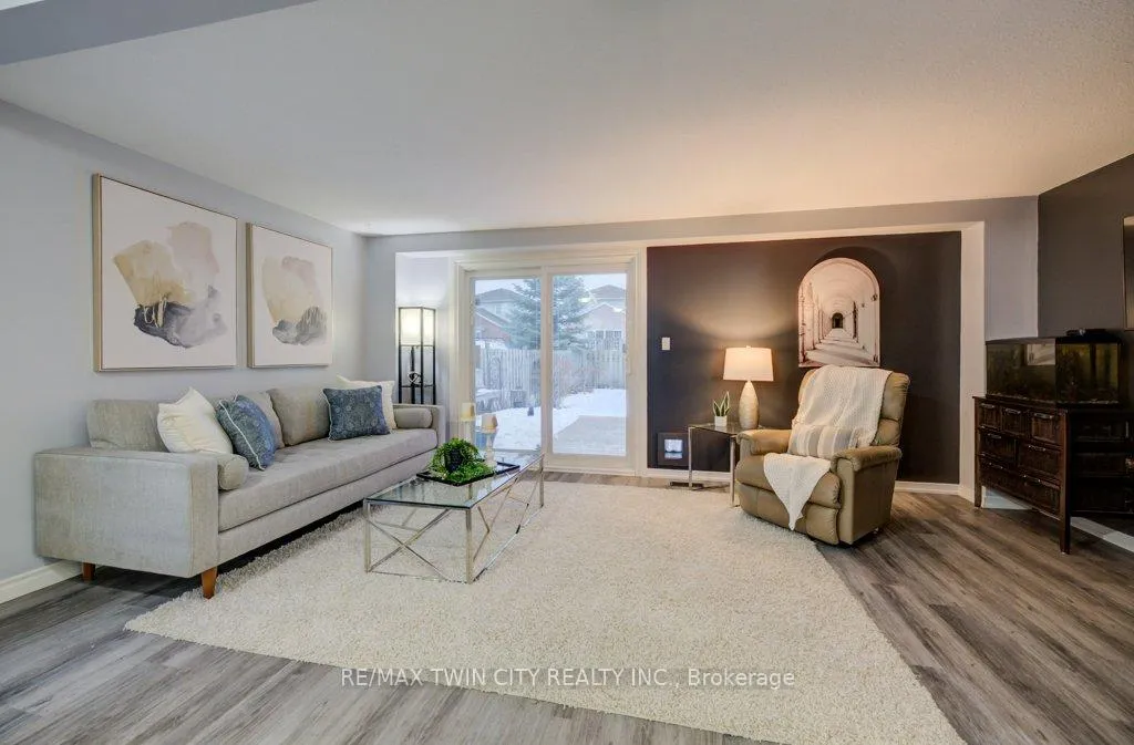 Photo 12 of 33 Orchid Crescent, Waterloo — HOMEH