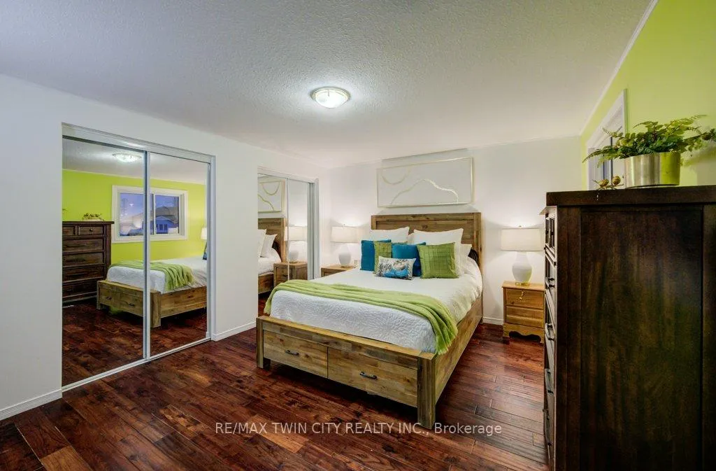 Photo 13 of 33 Orchid Crescent, Waterloo — HOMEH