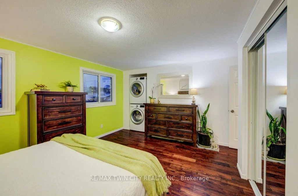 Photo 14 of 33 Orchid Crescent, Waterloo — HOMEH