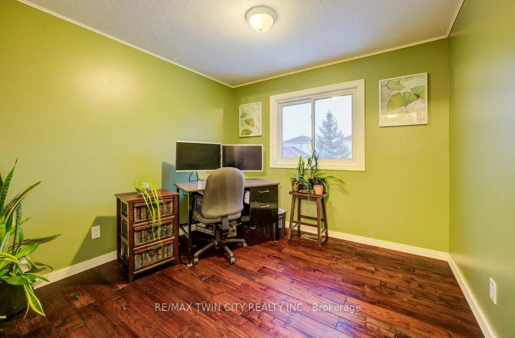 Photo 16 of 33 Orchid Crescent, Waterloo — HOMEH