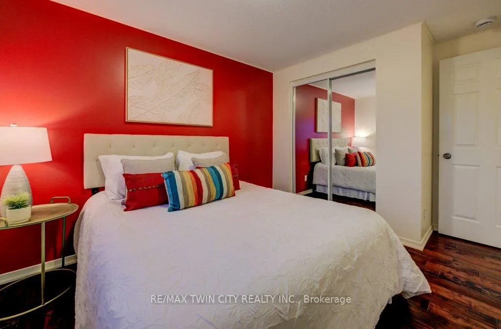 Photo 17 of 33 Orchid Crescent, Waterloo — HOMEH